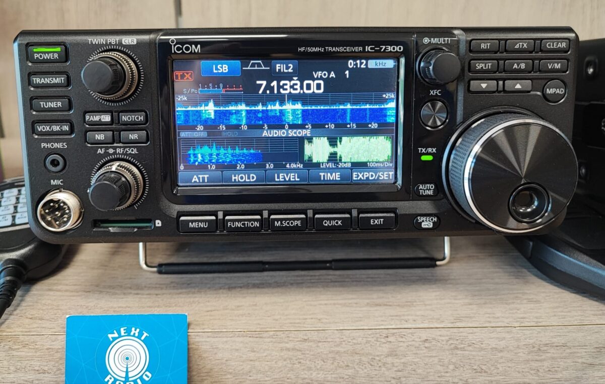 ICOM IC-7300 - ricetrasmettitore HF/50/70Mhz - 100w con accordatore - immagine 1
