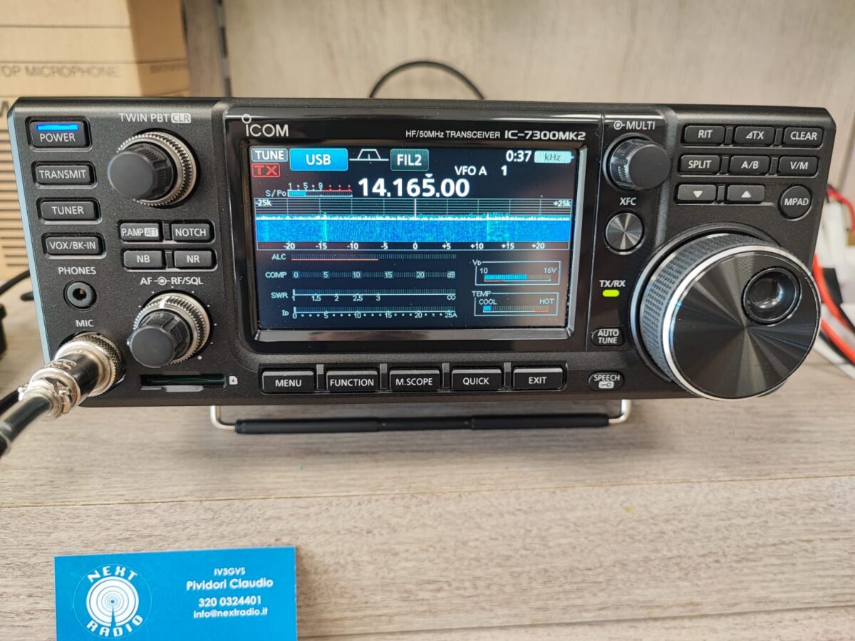 ICOM IC-7300 MK2 + MB-123 (maniglia laterale)- Semestrale - immagine 1